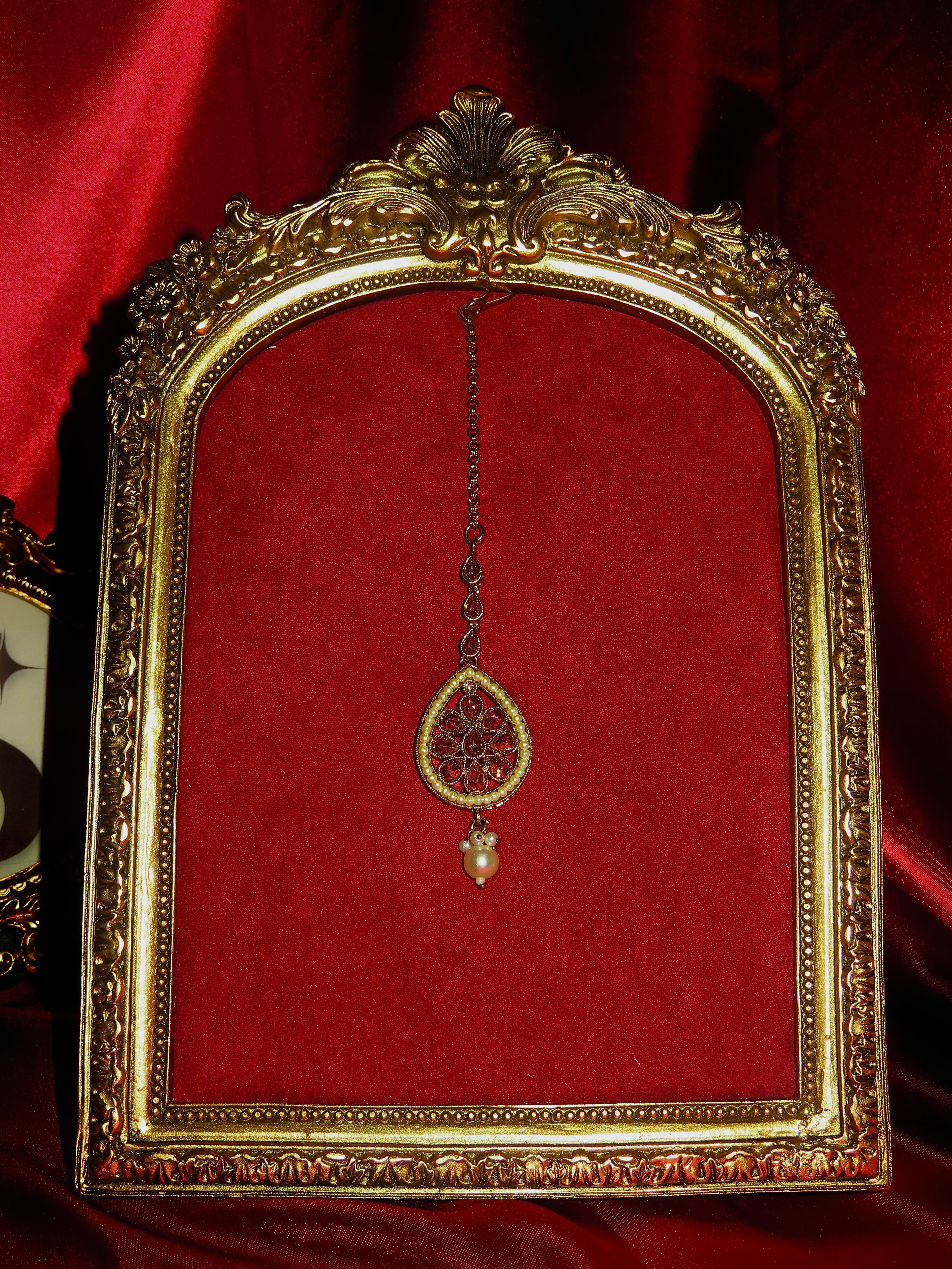 Vega Teardrop Polki Tikka