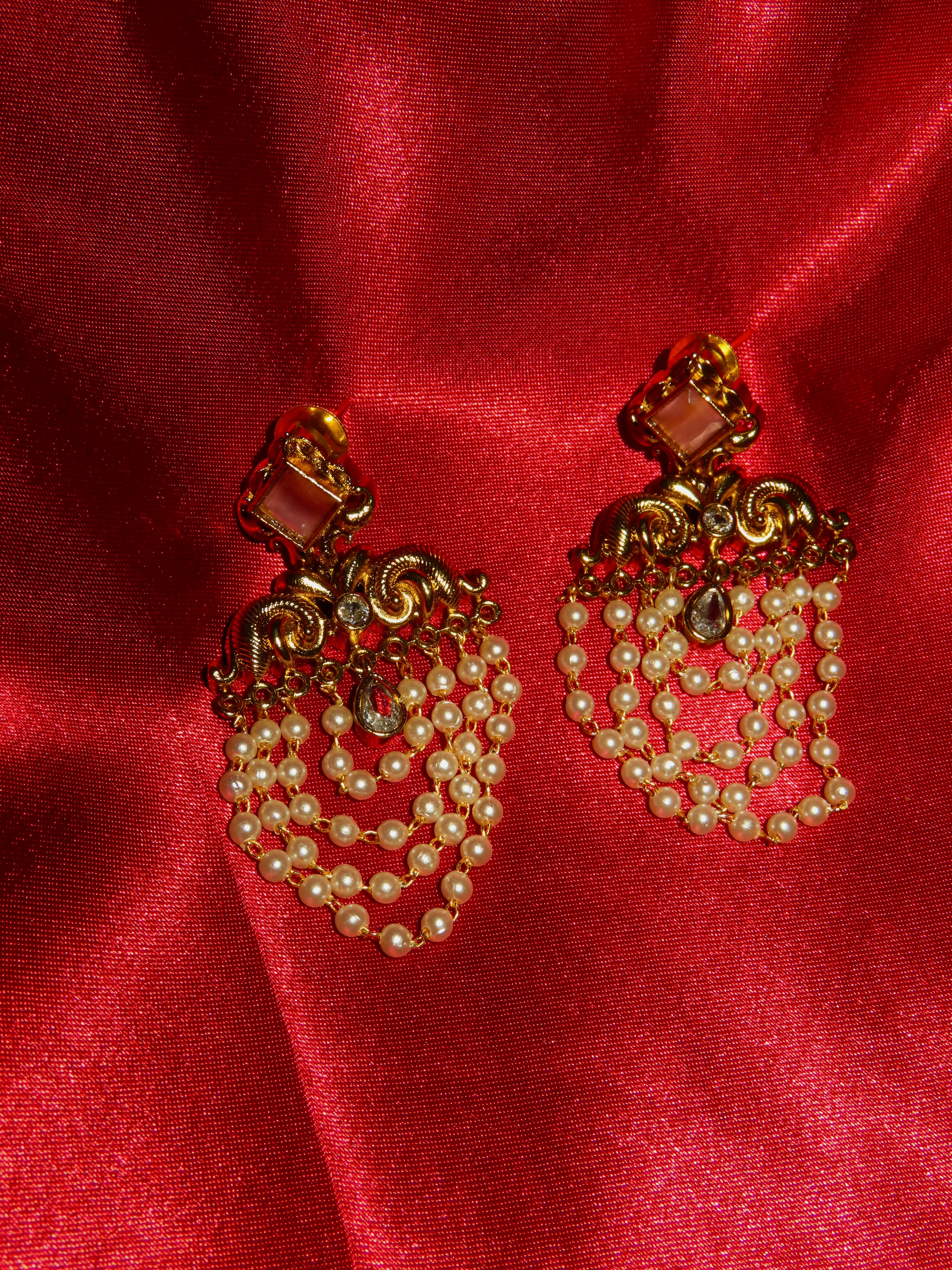 Ravina Pearl Earrings