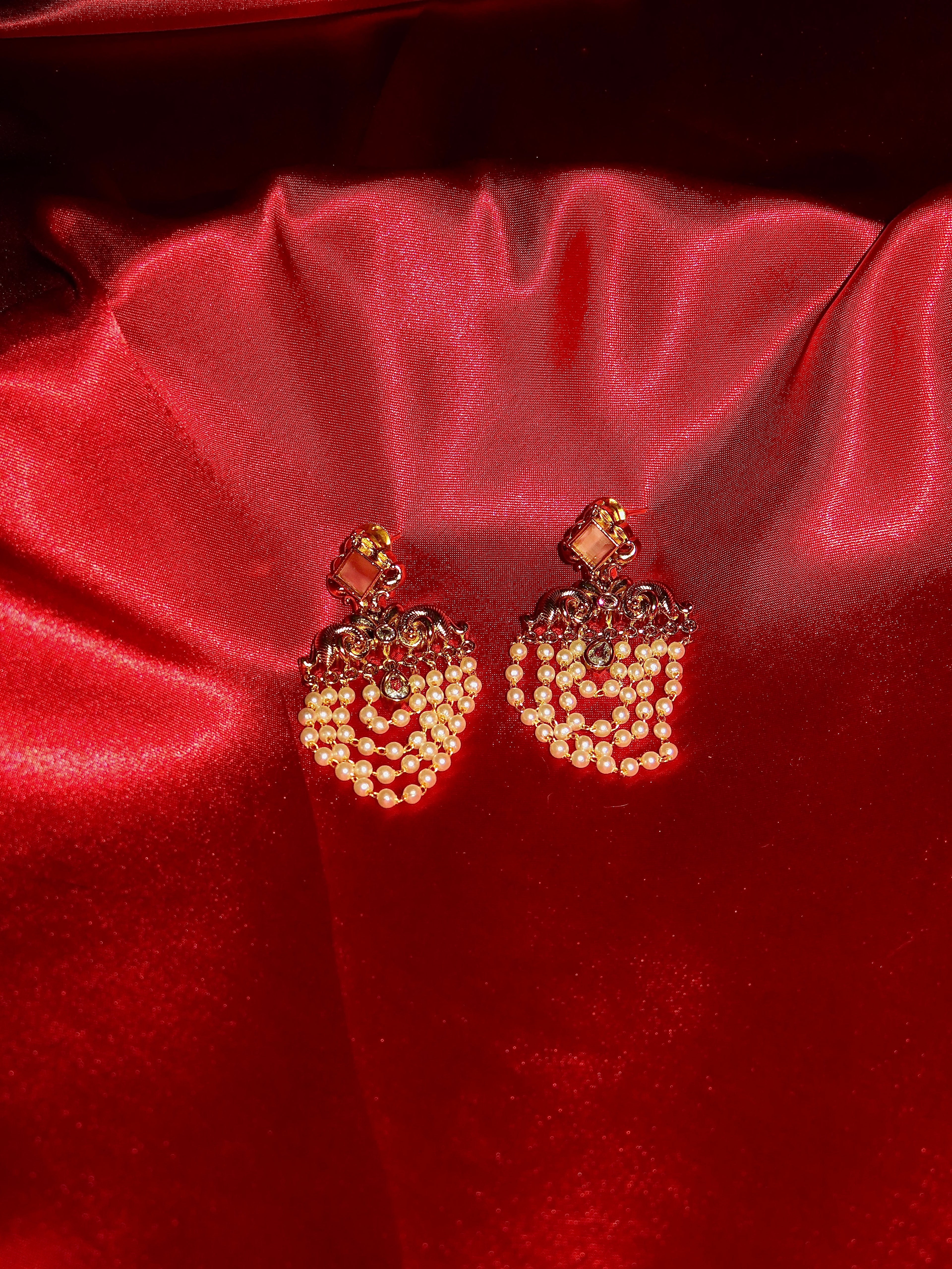 Ravina Pearl Earrings