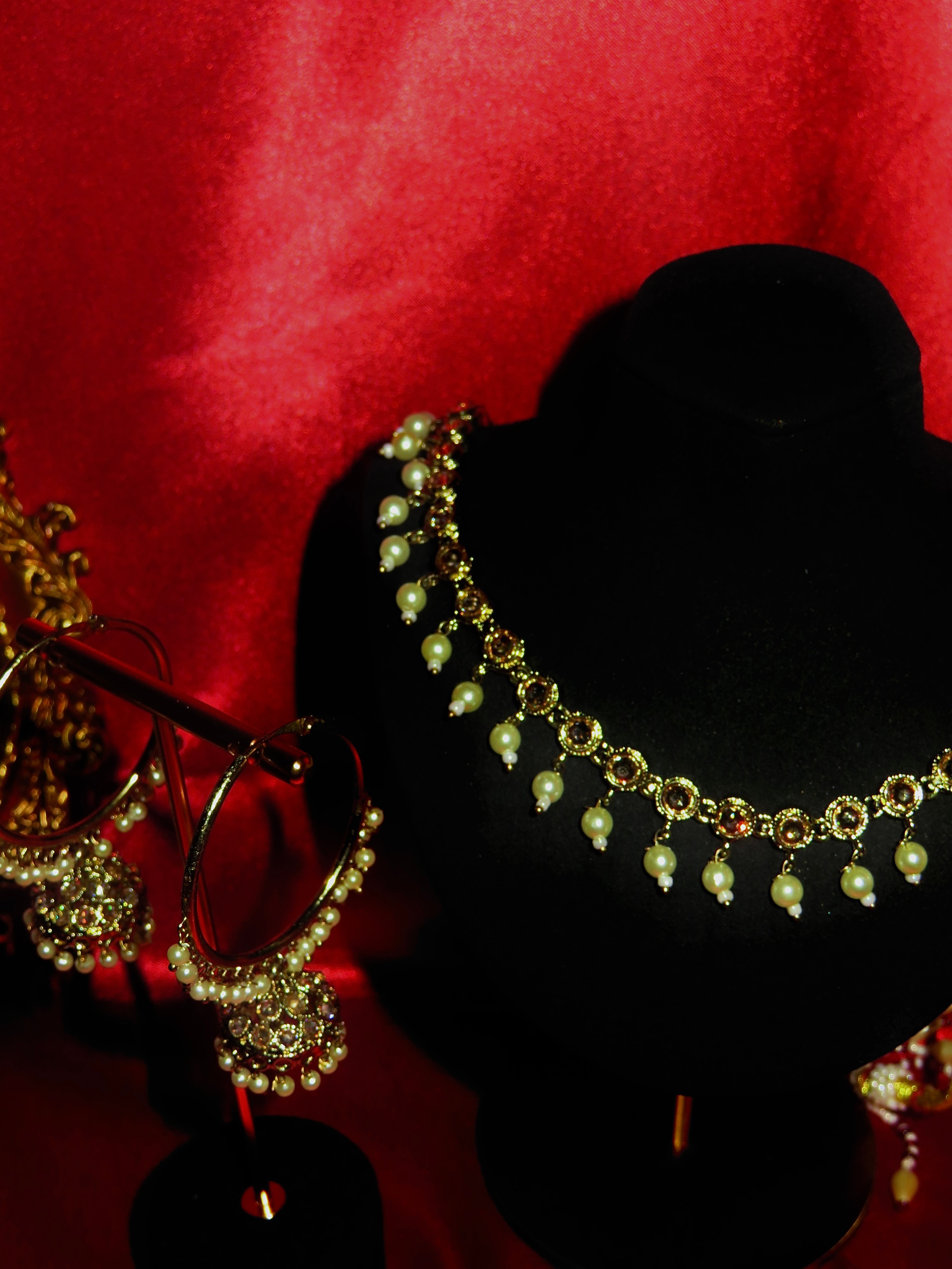Selene White Polki Necklace Set