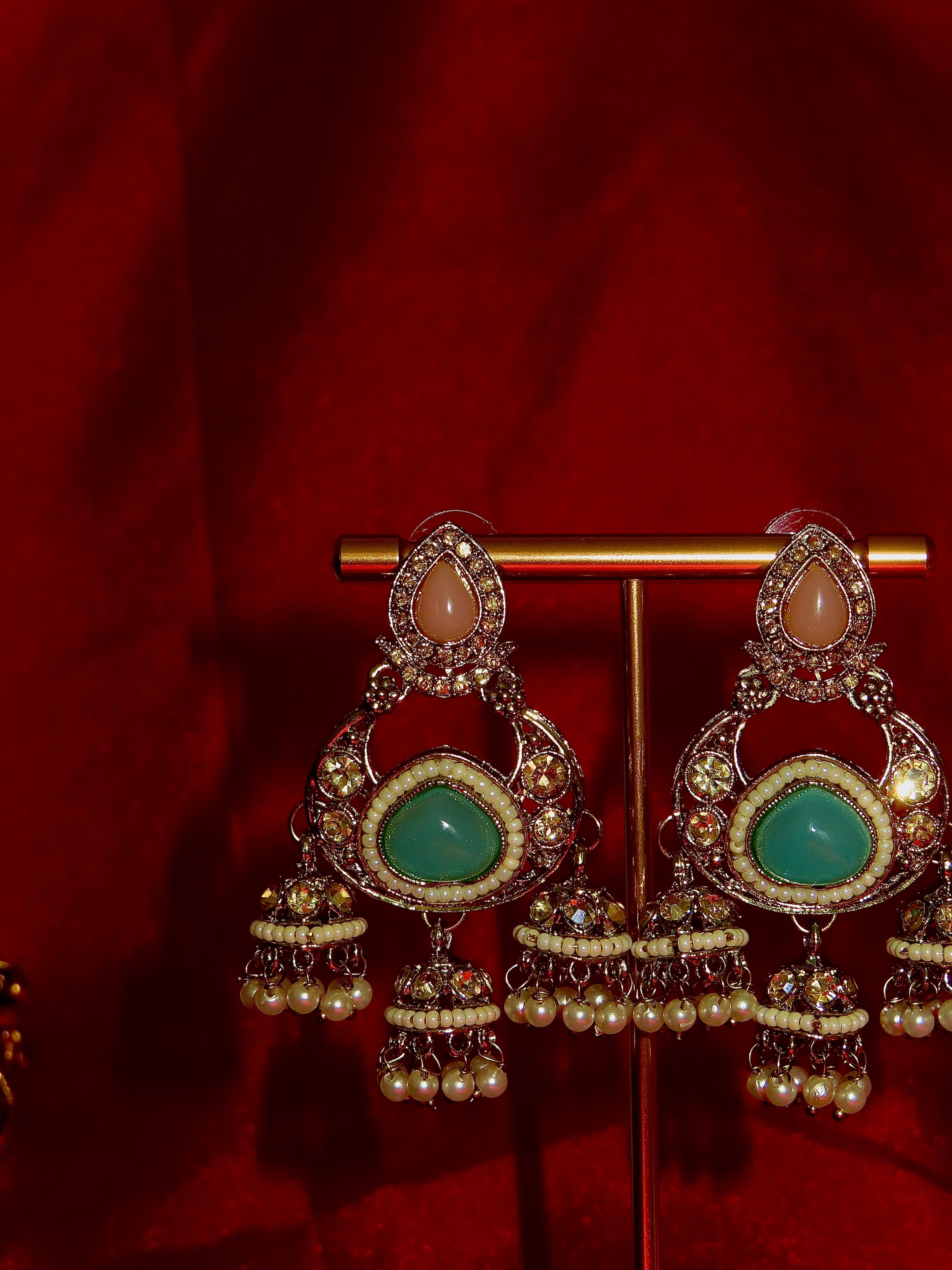 Ariel Pota Stone & Pearl Jhumki